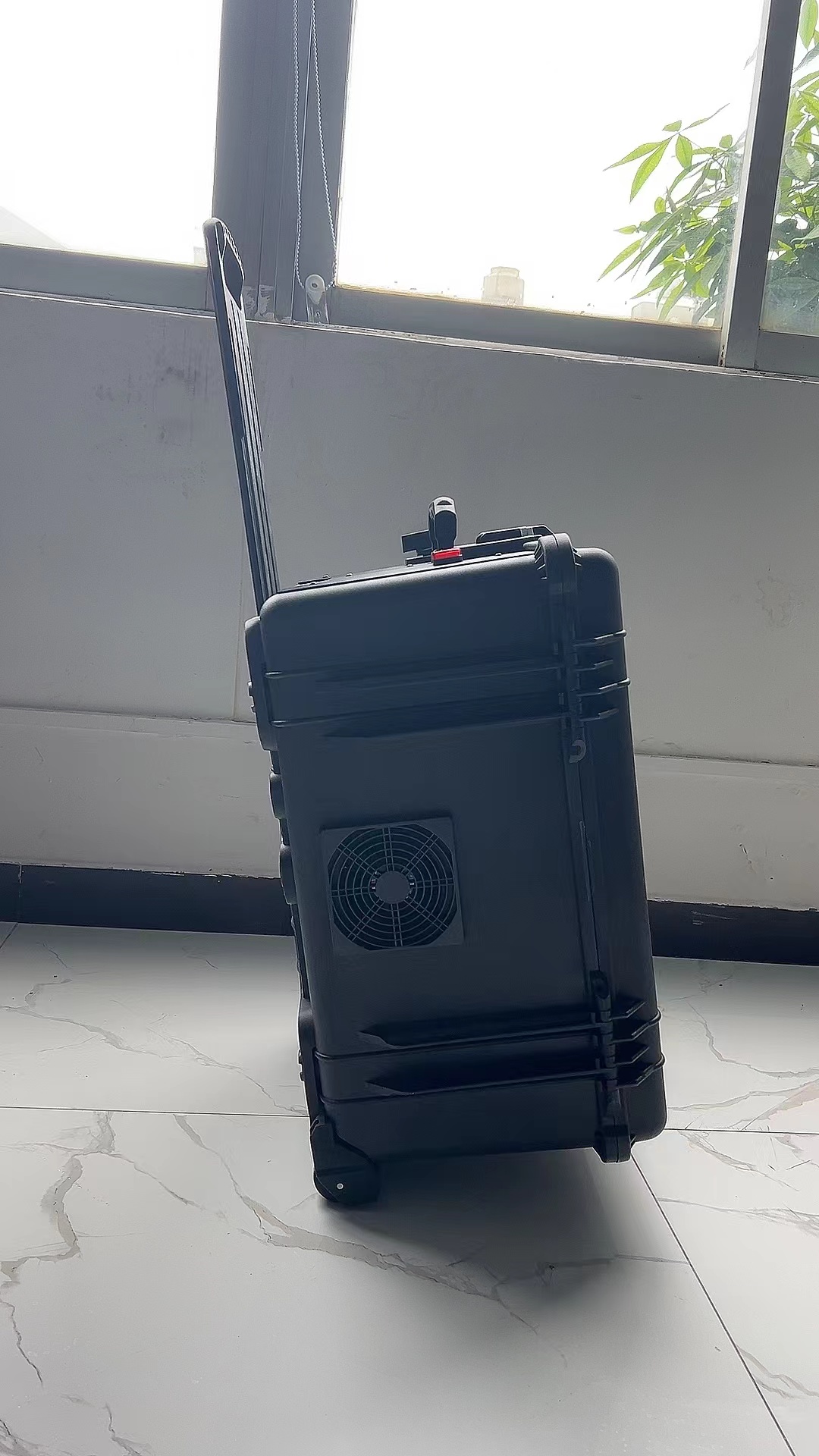 六枝特手拉箱型移动通信干扰器